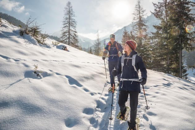 Winter-hiking-and-snow-shoe-hiking