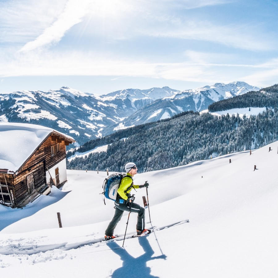 skitour-mit-perfekter-aussicht-in-den-kitzbueheler-alpen